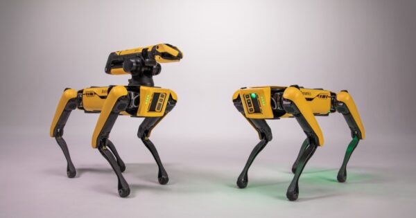 四足歩行ロボット「SPOT」の実演